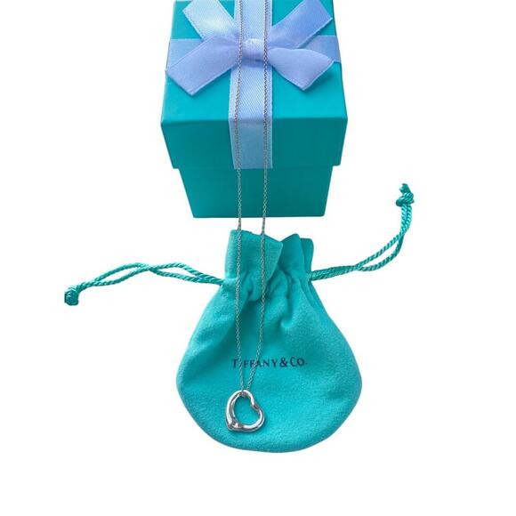 Authenti Tiffany & Co. Elsa Peretti Small Open Heart Necklace โ Sterling Silver - Picture 4 of 7